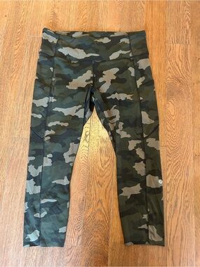 Lululemon capris size 12